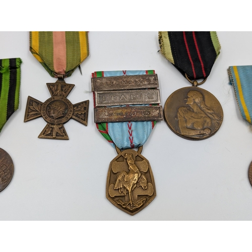 2154 - Ten French and Belgian WWI and WWII military medals to include Croix de Valeur, Combattant Volontair... 