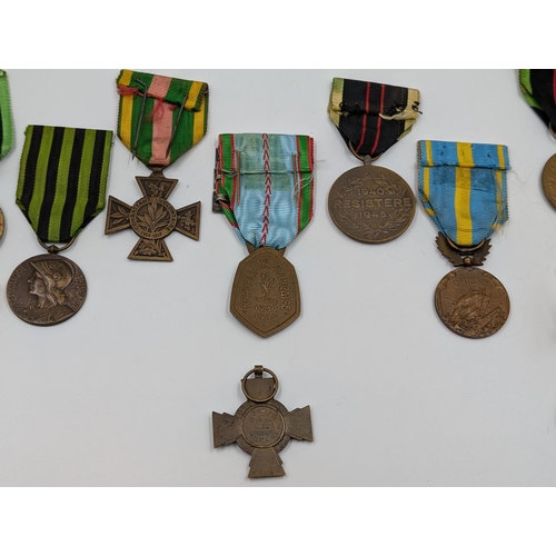 2154 - Ten French and Belgian WWI and WWII military medals to include Croix de Valeur, Combattant Volontair... 