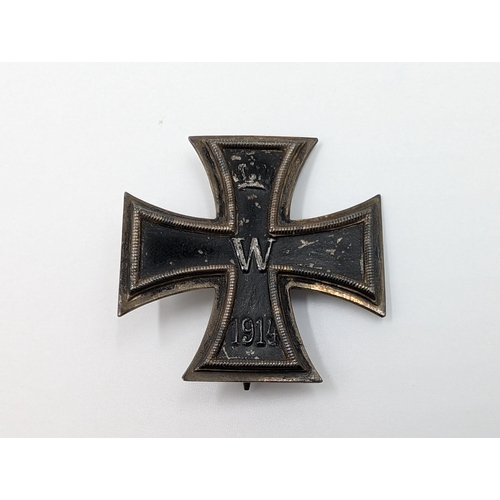 2174 - A WWI German Iron Cross military badge