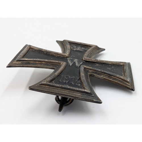 2174 - A WWI German Iron Cross military badge