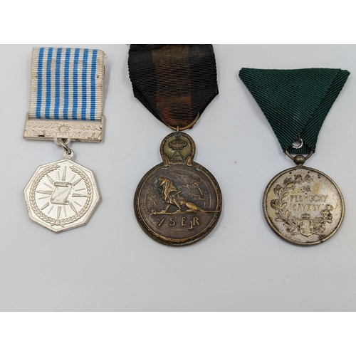 2220 - Ten military medals to include WWI Belgian Yser, Congo Civil Merit, U.S. Navy Armed Forces etc.