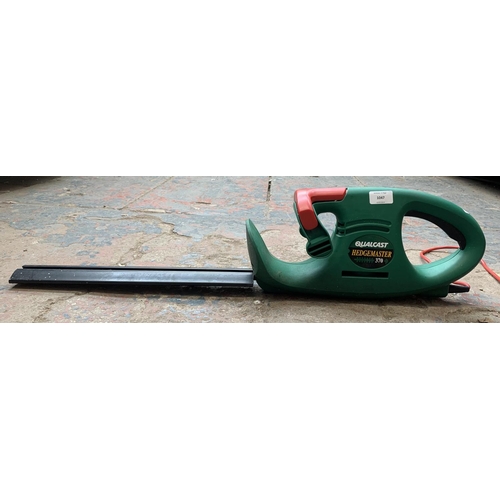 1047 - A Qualcast Hedgemaster 370 electric hedge cutter