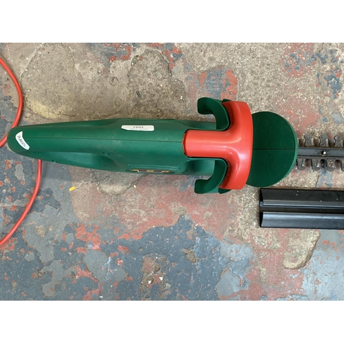 1047 - A Qualcast Hedgemaster 370 electric hedge cutter