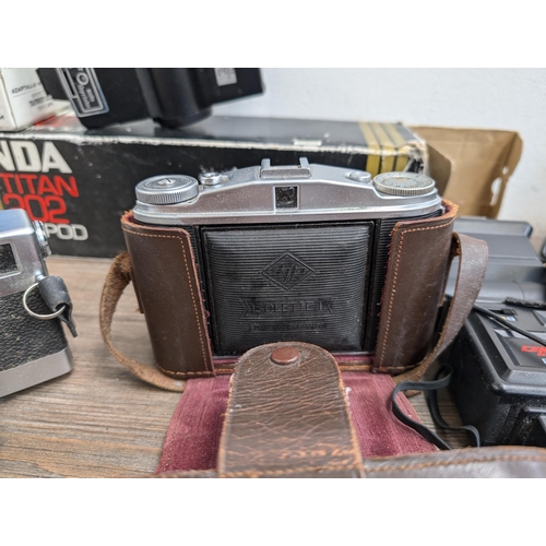 606 - A collection of cameras and accessories to include Fujica Auto-M 35mm camera, Canon AT-1 35mm SLR ca... 