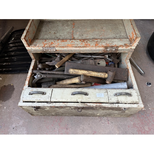 976A - A vintage carpenter's tool chest containing hand tools