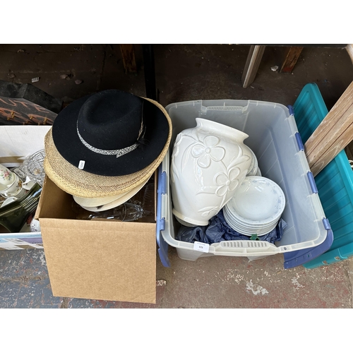 979 - A collection of house clearance items to include glassware, Dartmouth ceramic vase, fishing bag, Leo... 