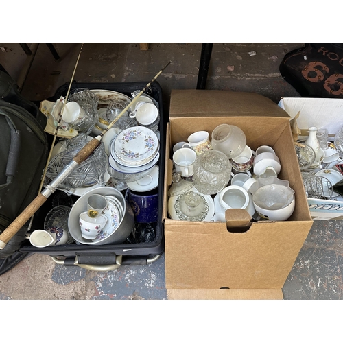 979 - A collection of house clearance items to include glassware, Dartmouth ceramic vase, fishing bag, Leo... 