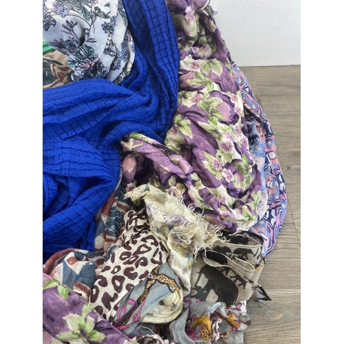 2111 - A large collection of ladies scarves