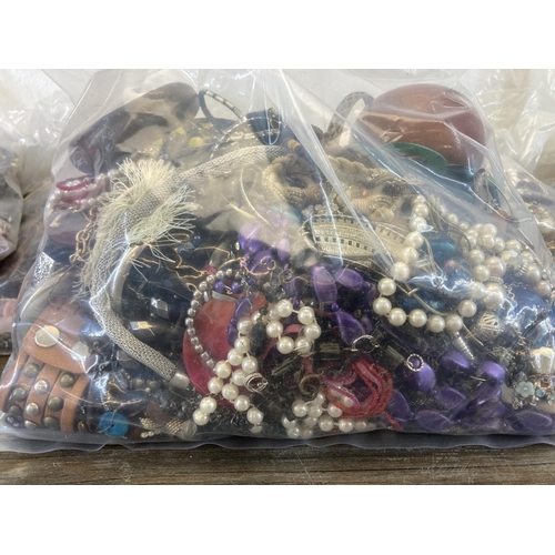 2123 - Approx. 20kg of assorted costume jewellery