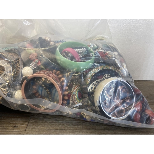 2123 - Approx. 20kg of assorted costume jewellery