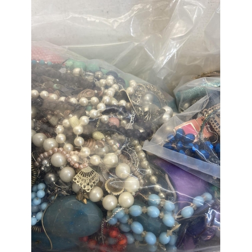 2123 - Approx. 20kg of assorted costume jewellery