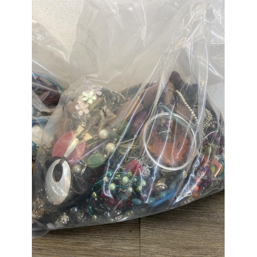 2124 - Approx. 20kg of assorted costume jewellery