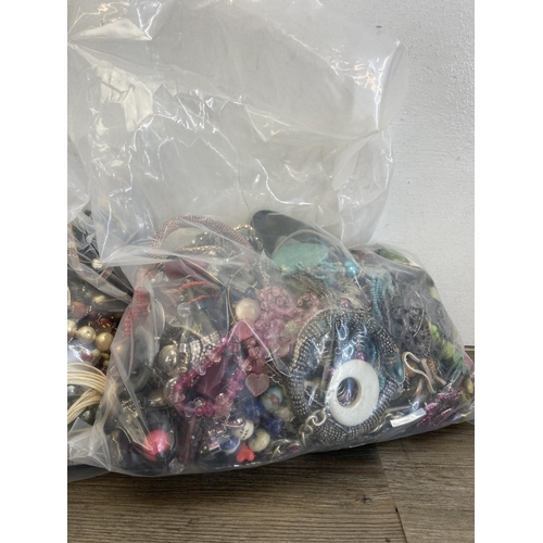 2125 - Approx. 20kg of assorted costume jewellery