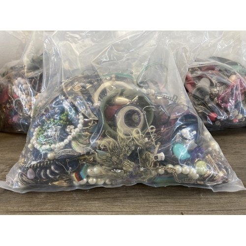 2125 - Approx. 20kg of assorted costume jewellery