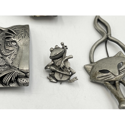 2001 - Five pieces of animal jewellery, three Jonette Jewellery pewter brooches, one bronze Celtic dragon b... 