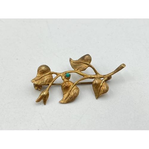 2047 - A 9ct gold turquoise floral pin brooch - approx. gross weight 3.2g