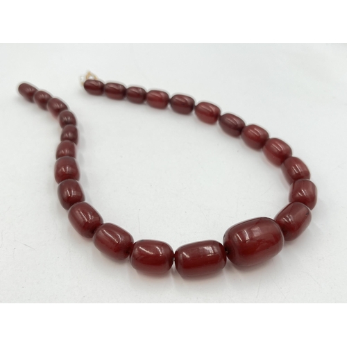 2058 - A cherry Bakelite beaded necklace - approx. gross weight 36g and 41cm long