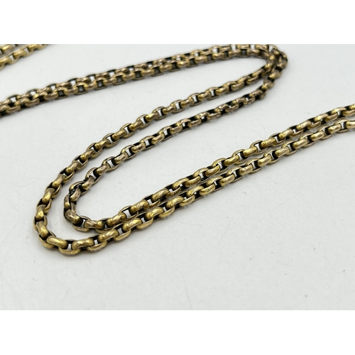 2061 - A Victorian yellow metal muff chain - approx. gross weight 45g and 65cm long