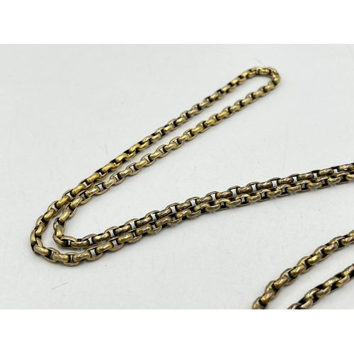 2061 - A Victorian yellow metal muff chain - approx. gross weight 45g and 65cm long