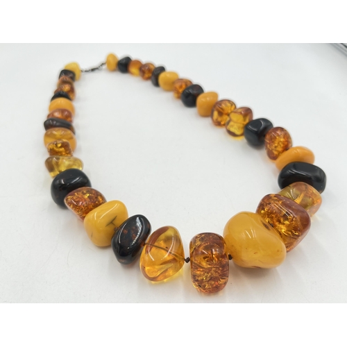 2063 - A Baltic amber beaded necklace with .925 silver clasp - approx. gross weight 154g and 31cm when clas... 