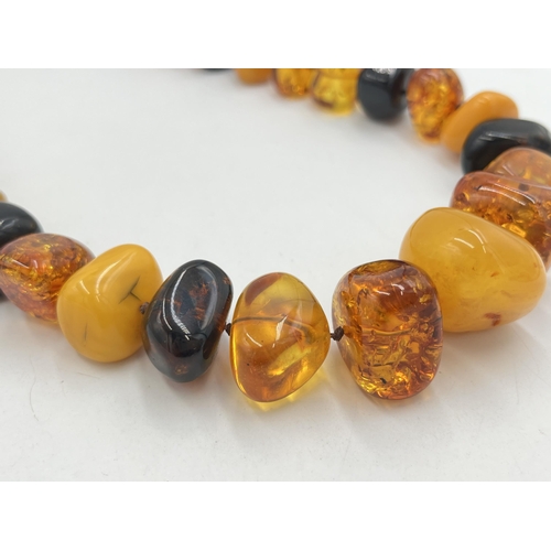 2063 - A Baltic amber beaded necklace with .925 silver clasp - approx. gross weight 154g and 31cm when clas... 