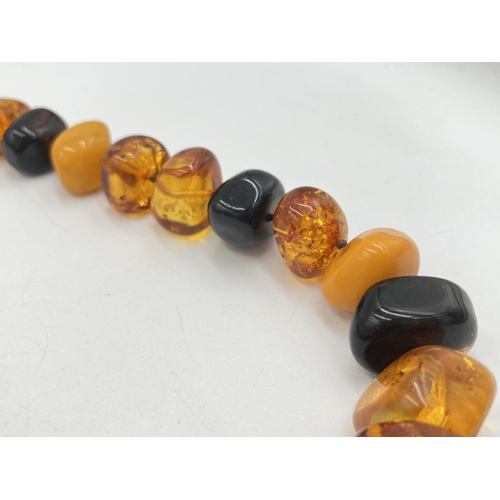 2063 - A Baltic amber beaded necklace with .925 silver clasp - approx. gross weight 154g and 31cm when clas... 