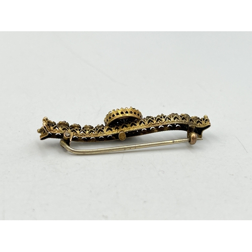 2065 - A 9ct gold CZ pin brooch - approx. gross weight 2.3g