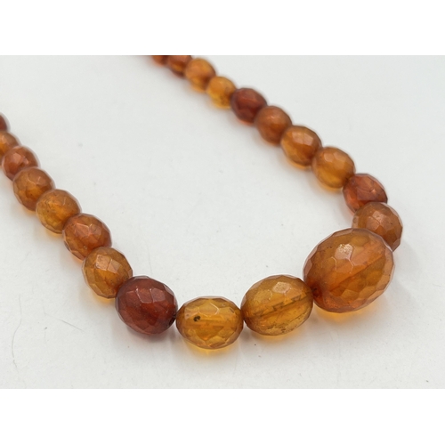 2070 - An antique faceted amber beaded necklace - approx. gross weight 28g and 33cm long