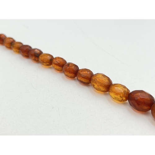 2070 - An antique faceted amber beaded necklace - approx. gross weight 28g and 33cm long