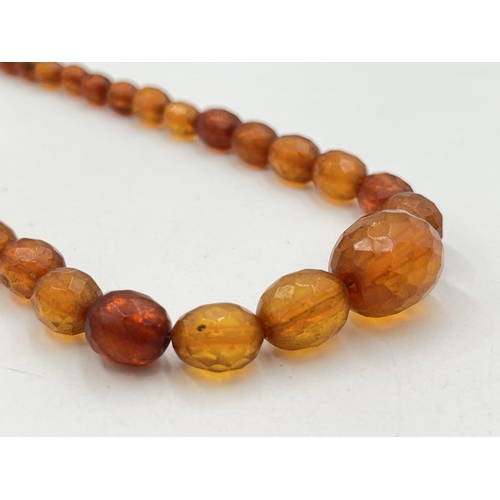 2070 - An antique faceted amber beaded necklace - approx. gross weight 28g and 33cm long