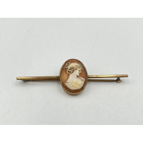 2075 - An antique 9ct gold carved shell cameo bar brooch - approx. gross weight 4g