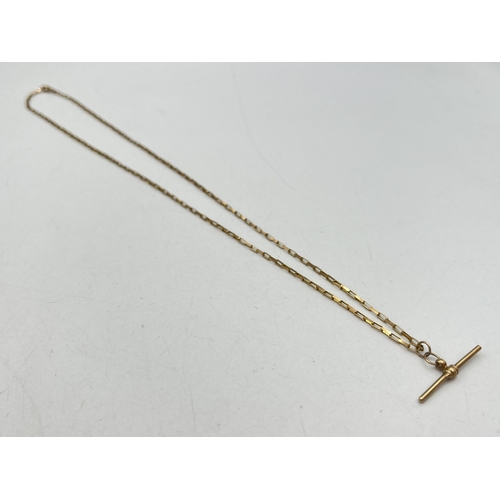 2082 - A 9ct gold T-bar pendant necklace - approx. gross weight 3.2g and 26cm long when clasped