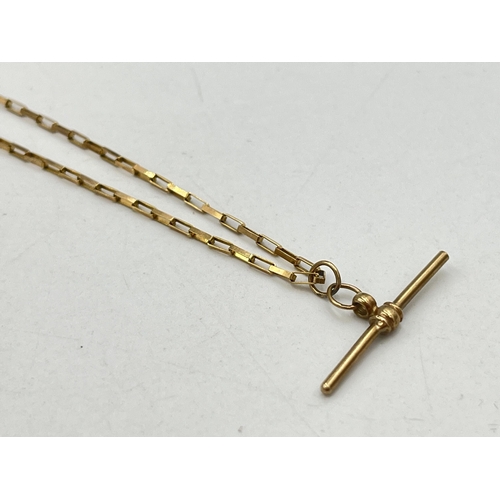 2082 - A 9ct gold T-bar pendant necklace - approx. gross weight 3.2g and 26cm long when clasped