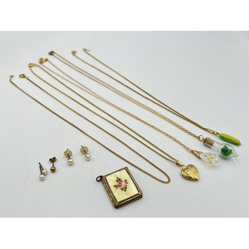 2084 - A collection of jewellery to include yellow metal pendant necklaces, yellow metal guilloche enamel p... 