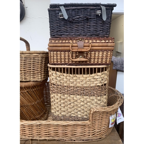 72A - Fourteen wicker baskets