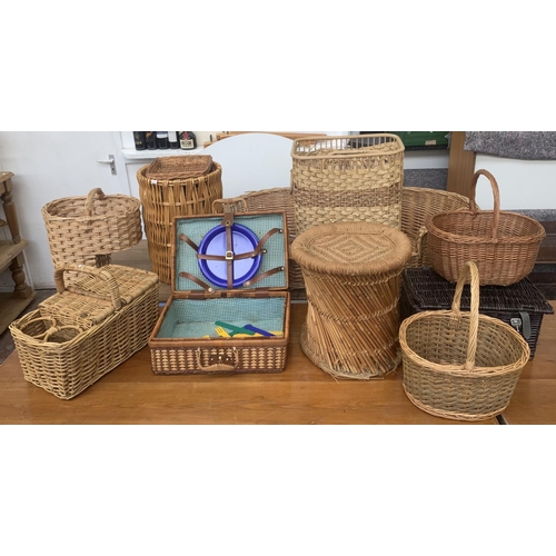 72A - Fourteen wicker baskets