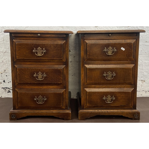 4 - A pair of Arighi Bianchi Macclesfield by the Royal Oak solid oak bedside chests of drawers - approx.... 