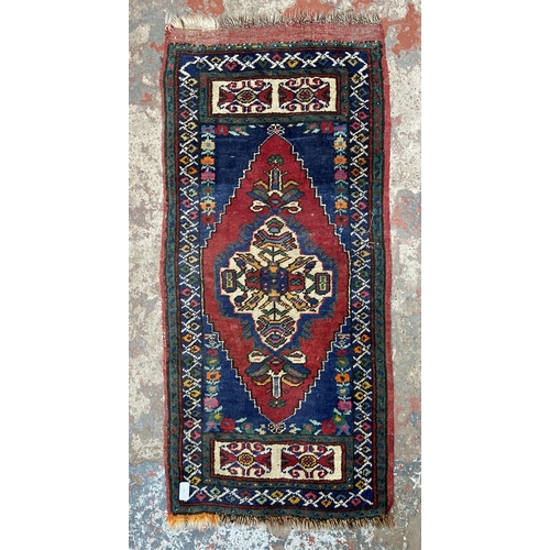 44 - A Turkish hand knotted rug - approx. 120cm x 55cm