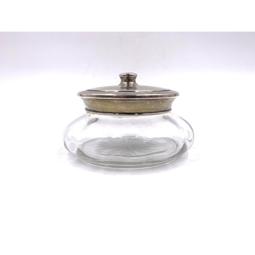 2098 - A glass powder jar with hallmarked Birmingham silver lid, dated 1925 - approx. 13cm diameter