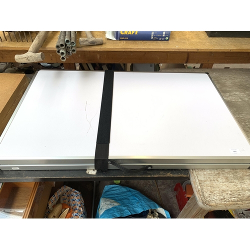 1057 - Two folding pasting tables