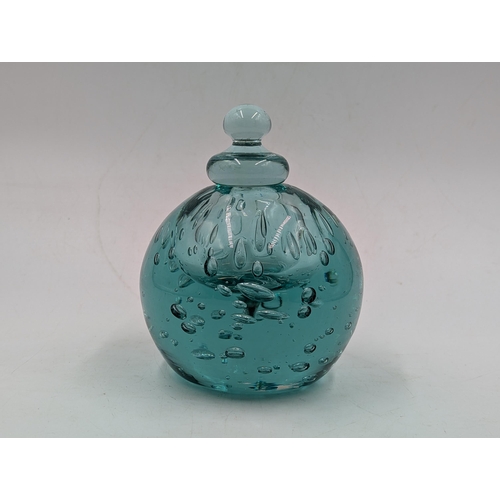 356 - A Victorian hand blown bubbled glass dump/inkwell - approx. 13cm high