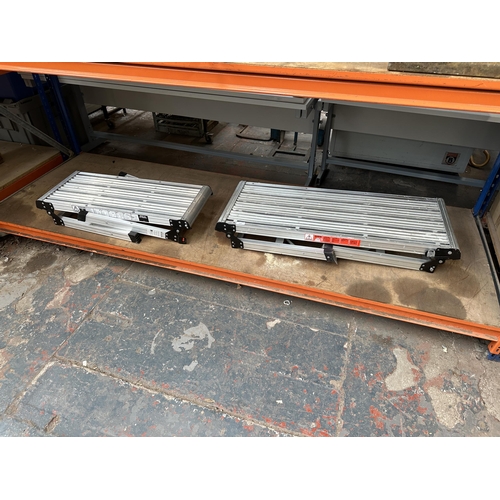 1035 - Two foldable aluminium work steps