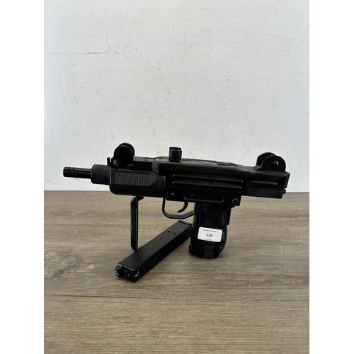 529 - A 4.5mm co2 powered BB Uzi