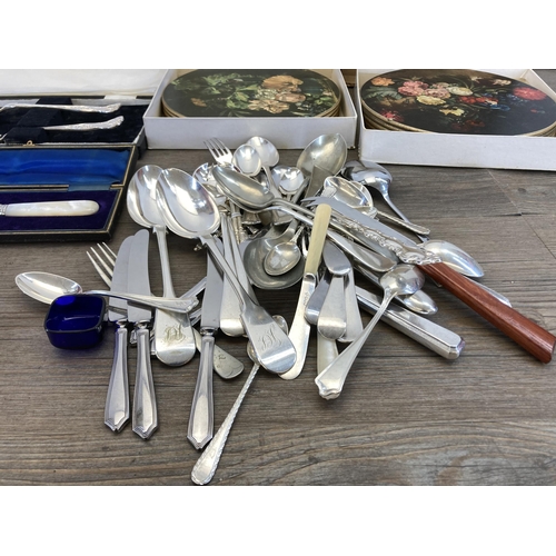 425 - A collection of items to include Halcyon Days enamel trinket box and mantel clock, cased 19th centur... 