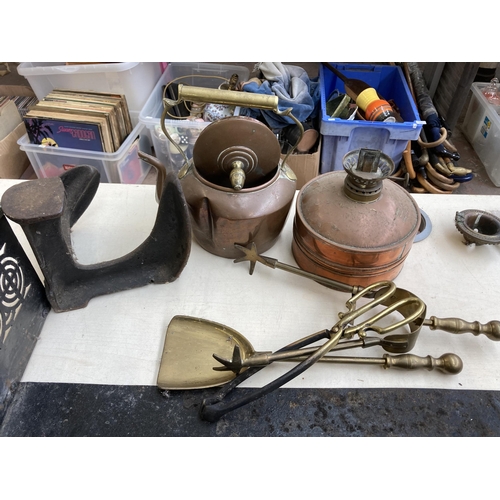 433 - A collection of 19th century and later metalware to include two brass and cast metal fire fenders, 1... 