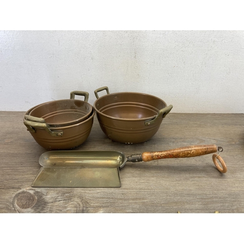 444 - A collection of 19th century and later copper and brass to include copper kettle stamped JJ to base,... 