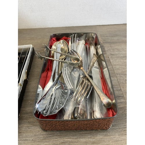 445 - A collection of vintage boxed and loose cutlery