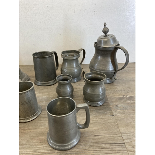 446 - A collection of antique and later metalware to include 19th century pewter tankards, vintage cast br... 