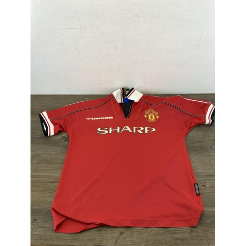 471 - Five Manchester United football tops to include 1998-99 season Umbro home and away shirts etc.