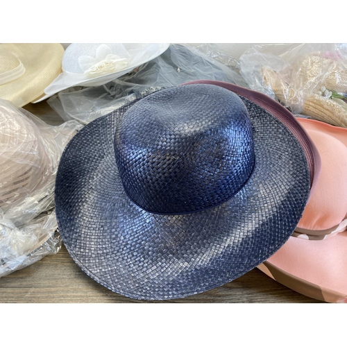 476 - A collection of vintage women's hats